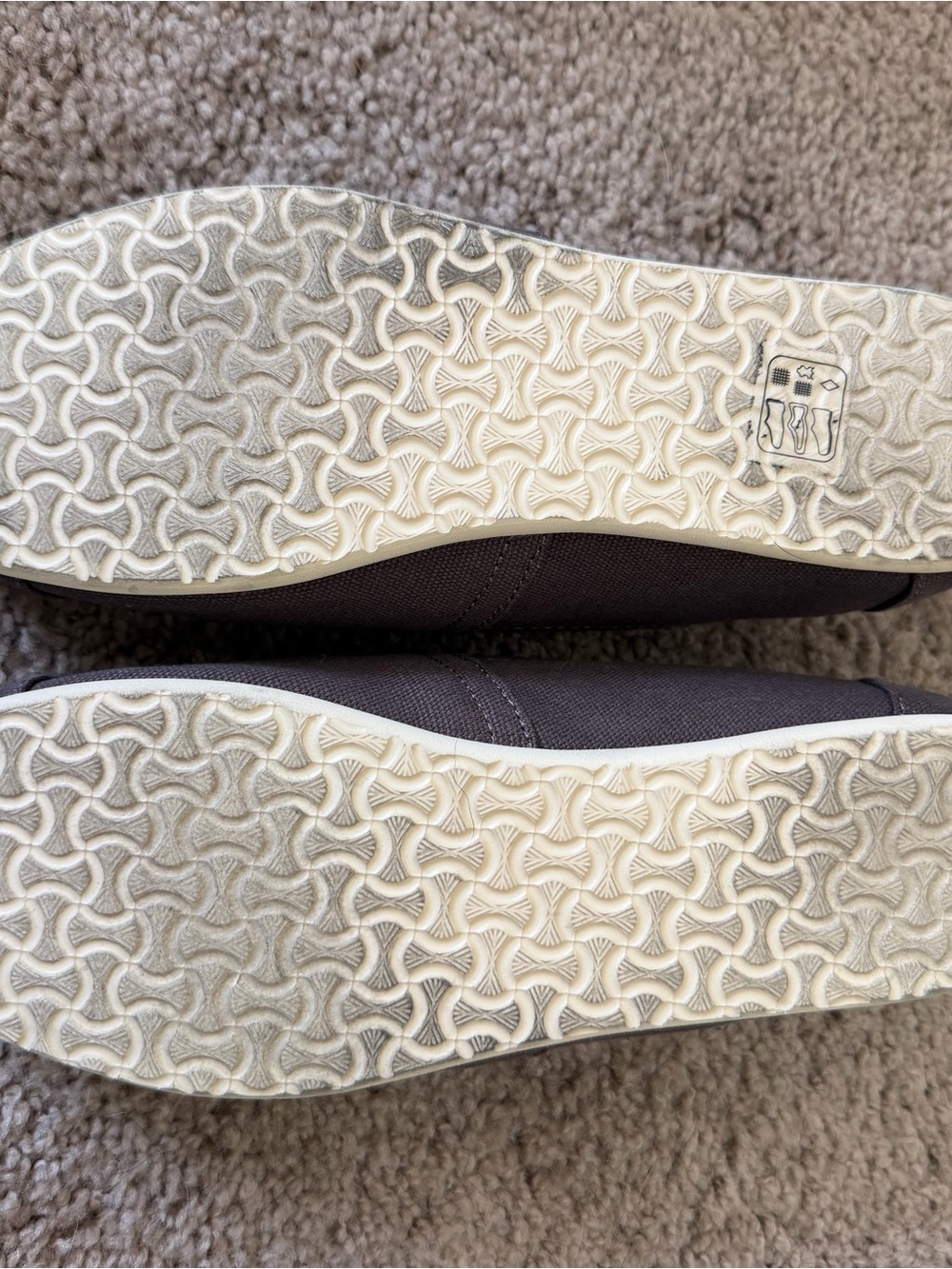 Toms - Picture 2 of 3